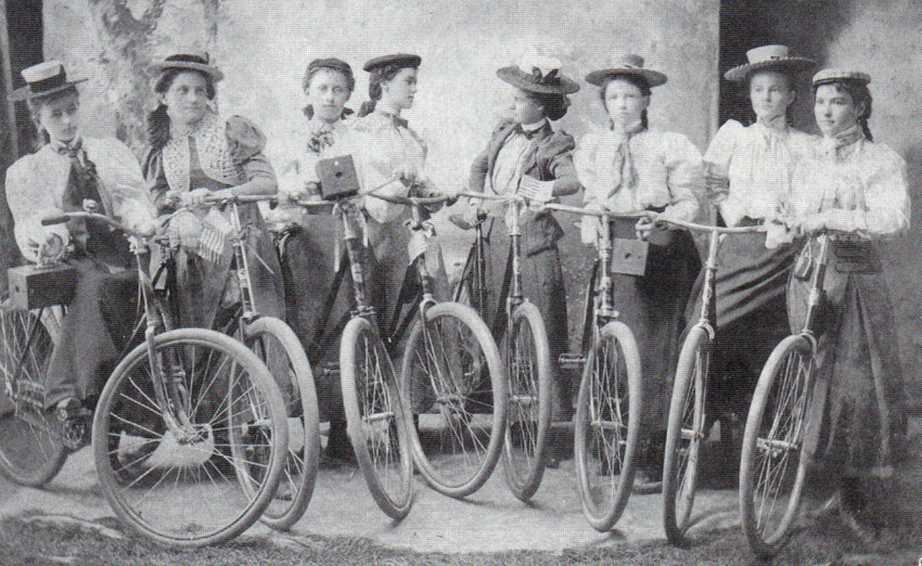 1899_Ladies_Camera_Cycling