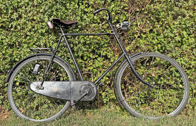 1923 All-Black Golden Sunbeam for Gentlemen (28 frame) 5
